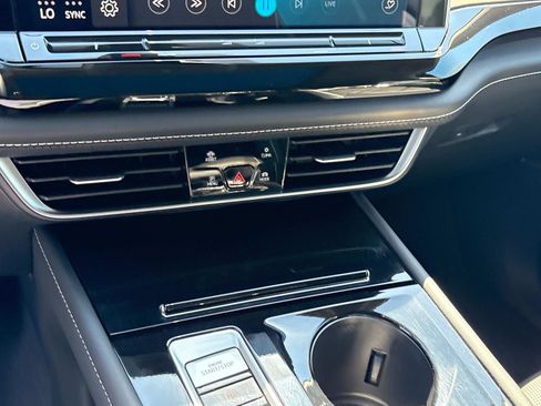 Used 2025 Volkswagen Atlas SEL Premium R-Line image 27