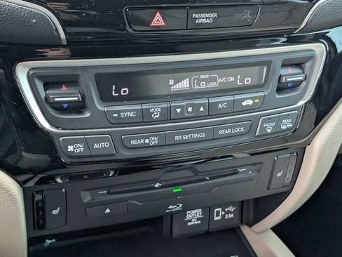 Used 2020 Honda Pilot Touring image 31