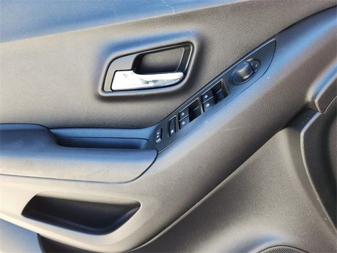 Used 2020 Chevrolet Trax LS image 11