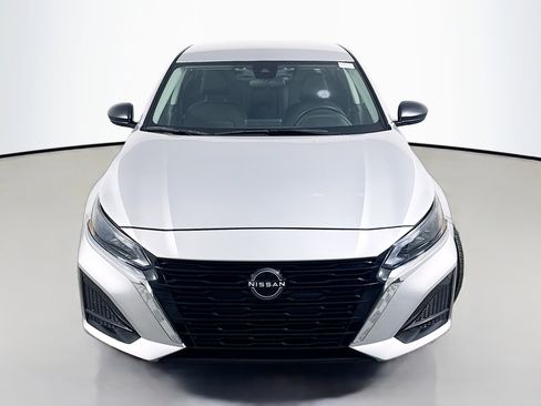 Used 2024 Nissan Altima 2.5 S image 2