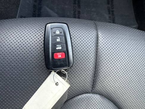 Used 2021 Toyota Avalon XSE image 27