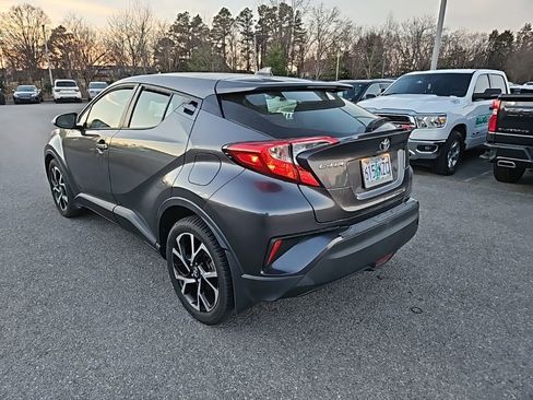 Used 2018 Toyota C-HR XLE image 5