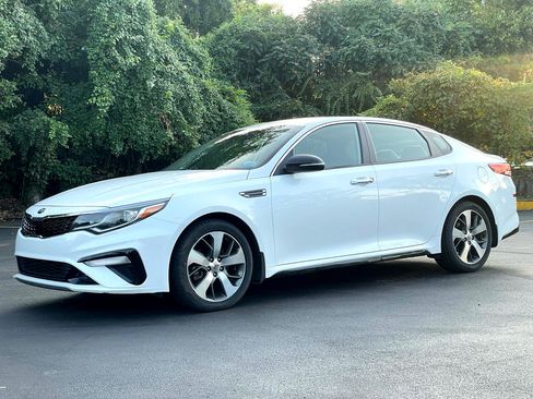 Used 2019 Kia Optima S image 2