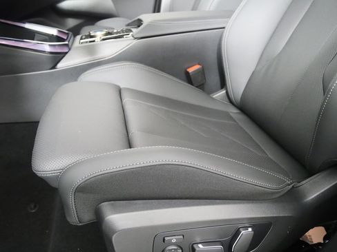 Used 2025 BMW X3 xDrive30i w/ Premium Package image 9