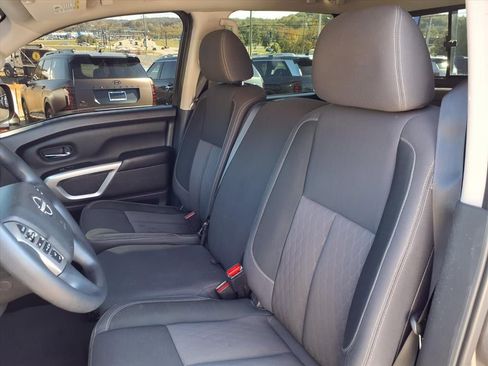 Used 2023 Nissan Titan SV image 13