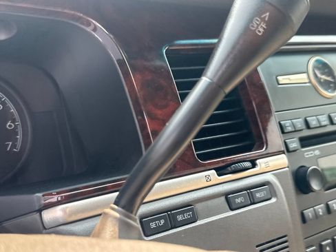 Used 2008 Lincoln Town Car Signature Limited RWD image 34