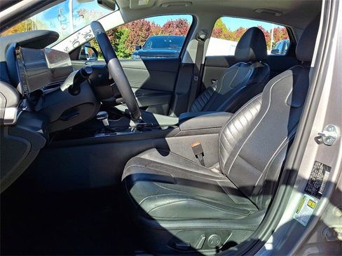 Used 2024 Hyundai Elantra Limited image 10