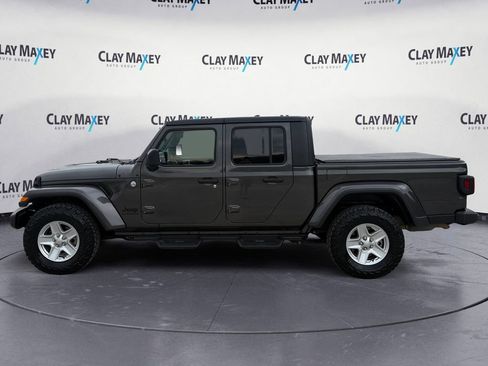 Used 2021 Jeep Gladiator Sport image 2
