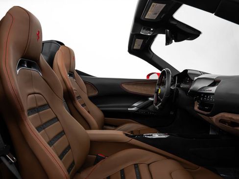 Used 2023 Ferrari SF90 Spider image 44