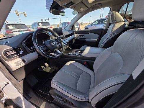 Used 2023 Honda Pilot Elite image 11