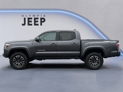 Used 2022 Toyota Tacoma TRD Sport w/ Technology Package image 2