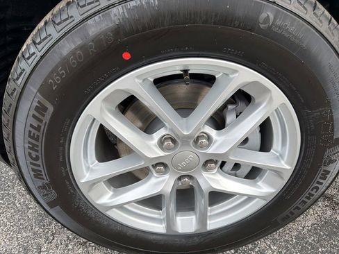 New 2025 Jeep Grand Cherokee Laredo X image 10