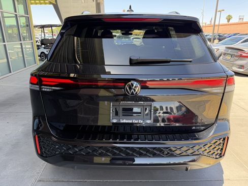 Used 2025 Volkswagen Tiguan SE R-Line AWD/4WD image 13