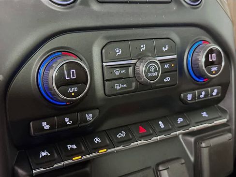 Used 2021 Chevrolet Silverado 1500 High Country w/ Technology Package image 18
