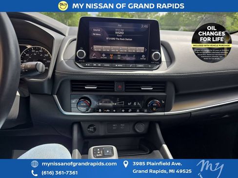 Used 2024 Nissan Rogue SV w/ SV Premium Package AWD/4WD image 21