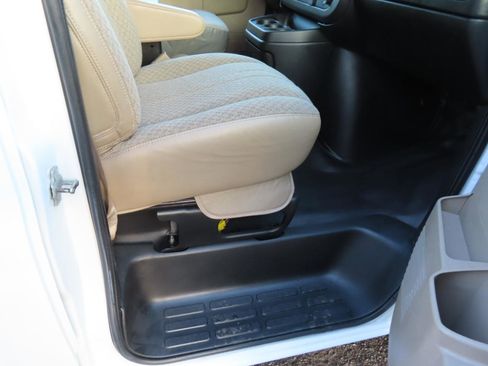 Used 2017 Chevrolet Express 2500 image 14