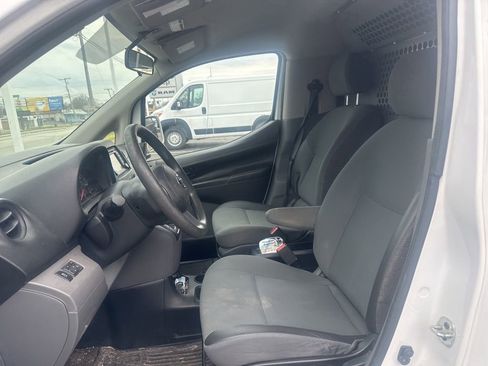 Used 2013 Nissan NV200 SV w/ Technology Pkg image 2