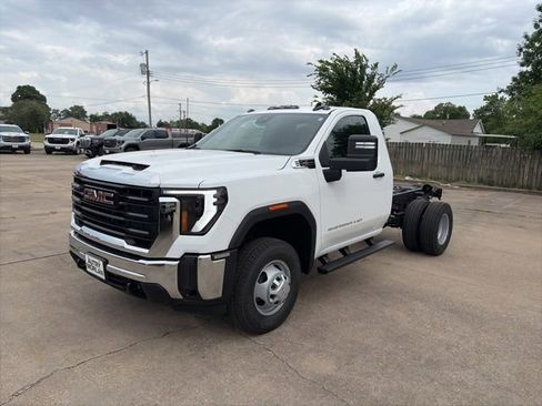 New 2026 GMC Sierra 3500 Pro w/ Convenience Package AWD/4WD image 2