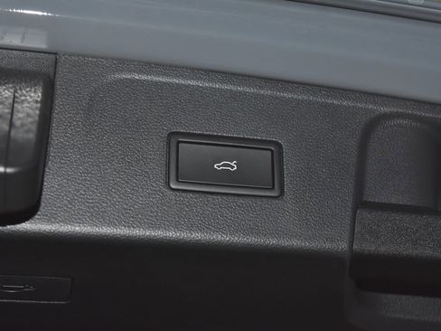 Certified 2025 Volkswagen Atlas SEL Premium R-Line image 31