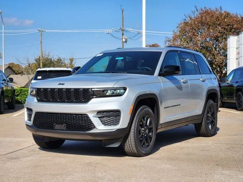 New 2025 Jeep Grand Cherokee Altitude image 2