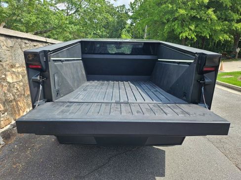 Used 2024 Tesla Cybertruck AWD Crew Cab image 88