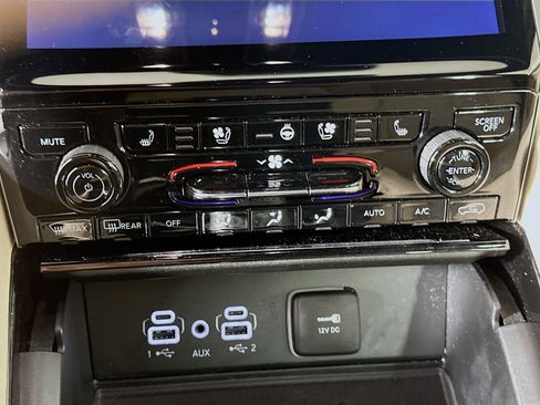 Used 2023 Jeep Grand Cherokee Limited w/ Luxury Tech Group II RWD image 24