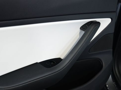 Used 2019 Tesla Model 3 Performance image 25