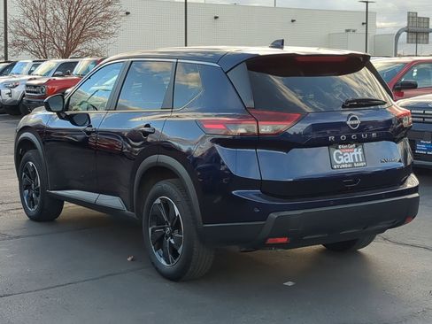 Used 2024 Nissan Rogue SV image 8