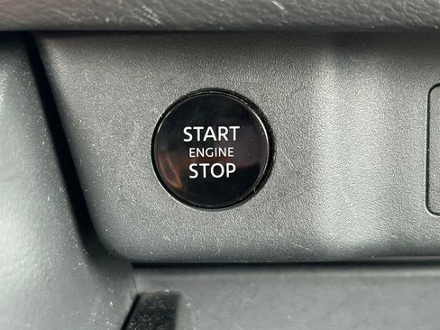 Used 2025 Nissan Rogue SV FWD image 23