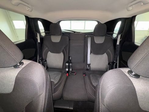 Used 2018 Jeep Cherokee Latitude FWD image 30
