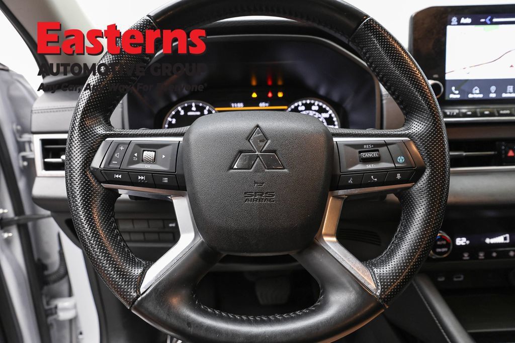 Used 2024 Mitsubishi Outlander SE AWD/4WD image 12