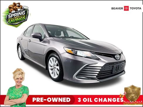 Used 2021 Toyota Camry LE image 1