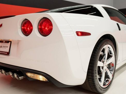 Used 2009 Chevrolet Corvette Coupe w/ Z51 Performance Package RWD image 64