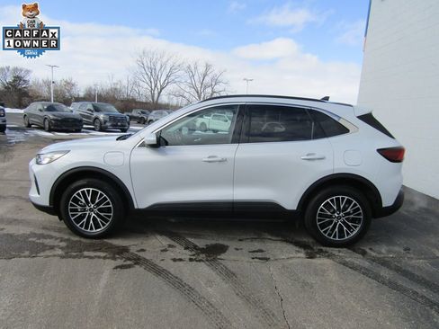 Used 2025 Ford Escape SE FWD image 2