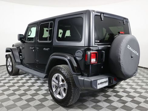Used 2019 Jeep Wrangler Unlimited Sahara AWD/4WD image 4