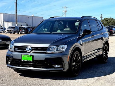 Certified 2020 Volkswagen Tiguan SE image 4
