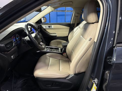Used 2022 Ford Explorer Limited w/ Equipment Group 301A RWD image 24