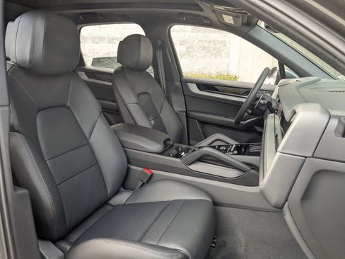 New 2026 Porsche Cayenne image 25