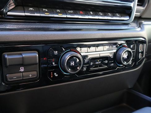 Used 2024 Chevrolet Silverado 1500 ZR2 image 36