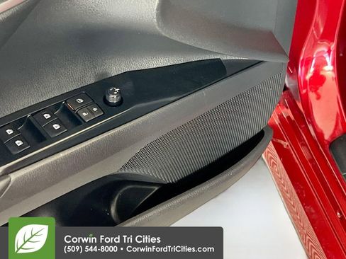 Used 2019 Toyota Camry LE FWD image 13