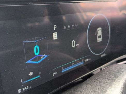 Used 2025 Hyundai Elantra SEL FWD image 16