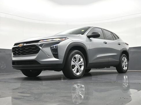 Used 2024 Chevrolet Trax LS FWD image 24