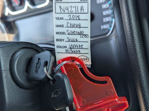 Used 2018 Chevrolet Silverado 1500 LT AWD/4WD image 34