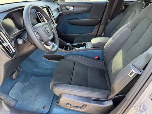Certified 2023 Volvo XC40 Recharge Ultimate image 3