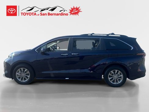New 2026 Toyota Sienna XLE FWD image 2