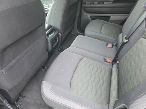 Used 2025 Nissan Pathfinder SV image 10