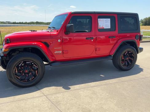 Used 2019 Jeep Wrangler Unlimited Sahara w/ Safety Group AWD/4WD image 4