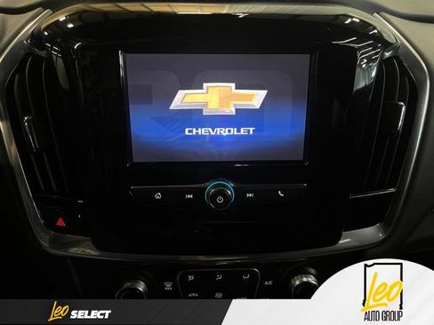 Used 2022 Chevrolet Traverse LT FWD image 10