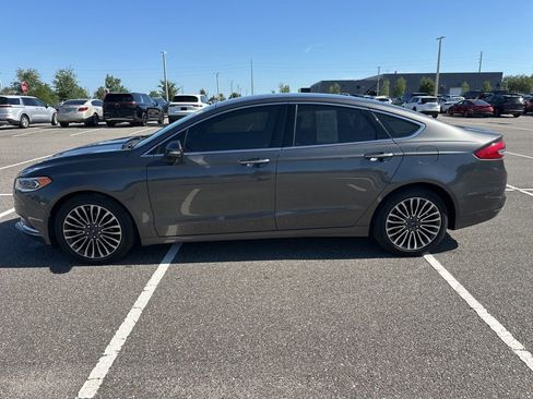 Used 2018 Ford Fusion SE w/ Fusion SE Technology Package FWD image 11