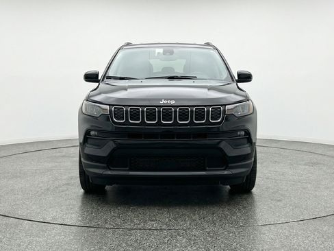 Used 2025 Jeep Compass Latitude image 2